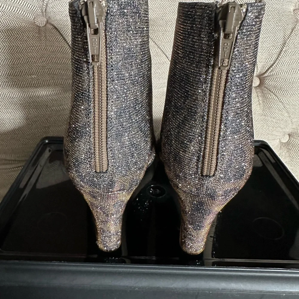 SJP by Sarah Jessica Parker | classic, zip-up ankle Minnie bootie. - Picture 4 of 5